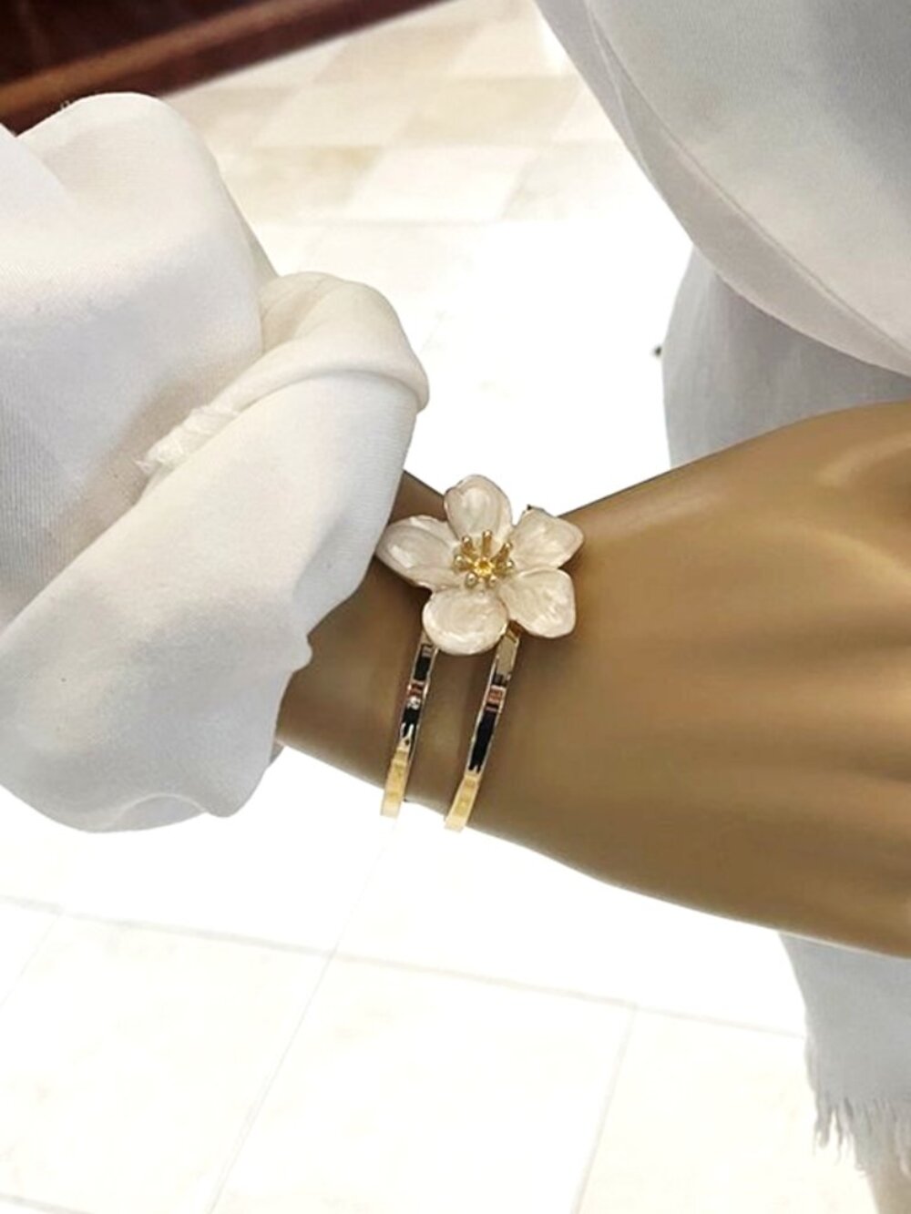 Retro 3D Floral Bangle | Mid-Century Style White Flower Bracelet - Picture 3 of 4